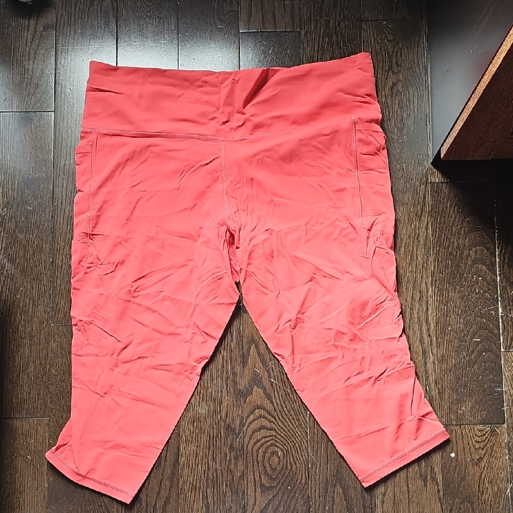 Athleta Vibrant Coral Salutation Stash Capri Leggings